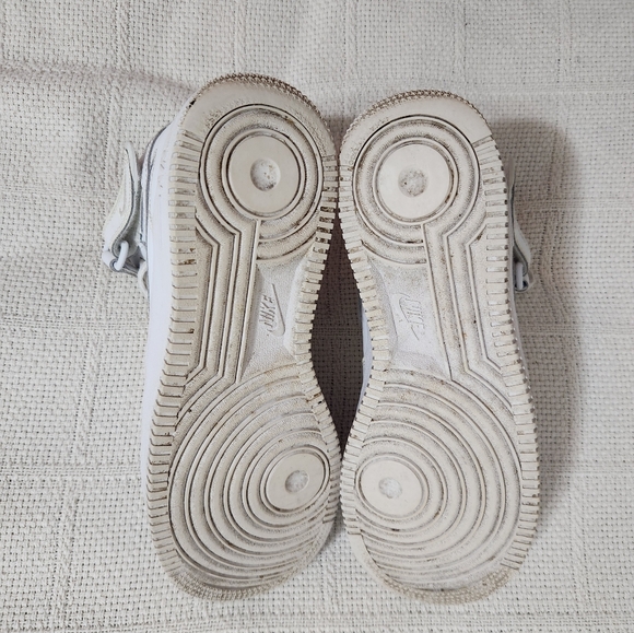 Air Force 1 Youth Size 7 - Picture 5 of 9